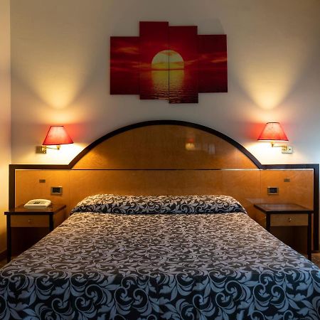 H&L Hotel ชินิเซลโลบาลซาโม ภายนอก รูปภาพ