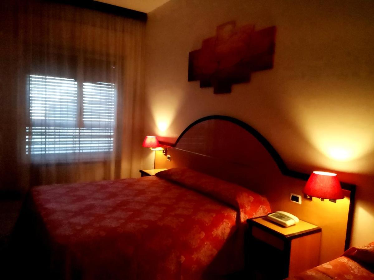 H&L Hotel ชินิเซลโลบาลซาโม ภายนอก รูปภาพ